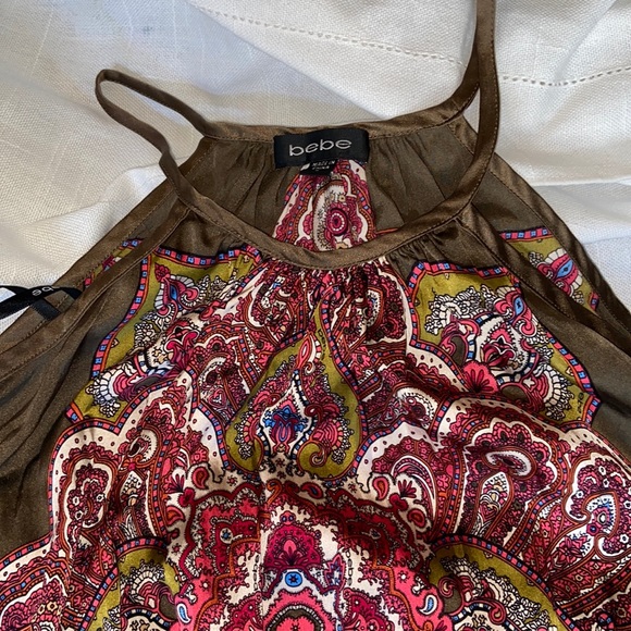 Bebe Olive & Pink Paisley Banded Bottom Blouson Sleeveless Tunic Top - Picture 2 of 7